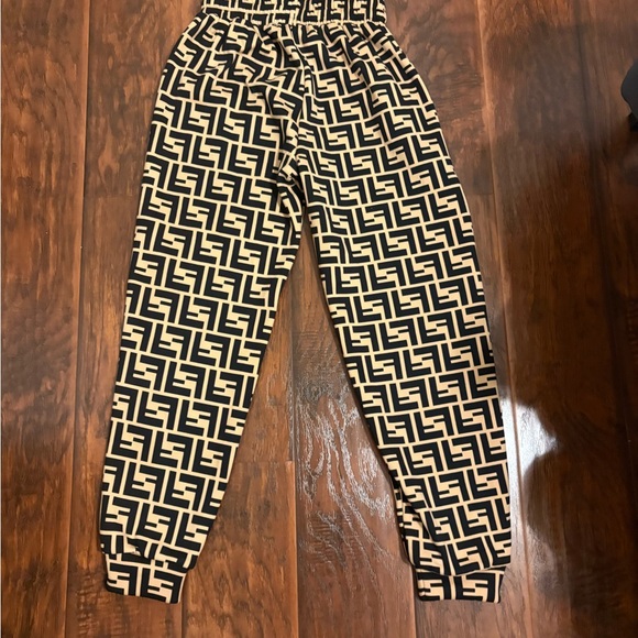 Elegant Black and Tan Patterned Pantsuit - Picture 3 of 7